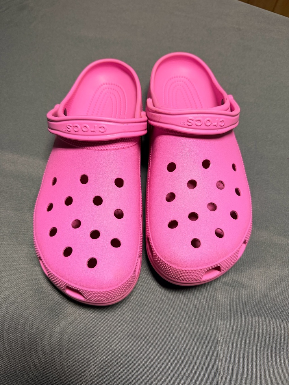 Men’s pink croc